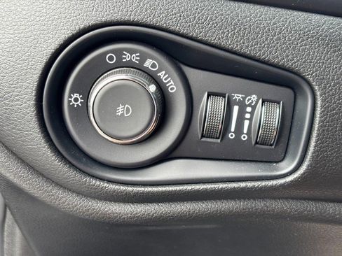 Used 2023 Jeep Renegade Trailhawk image 16