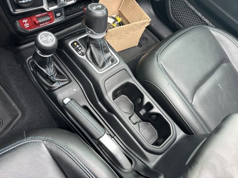 Used 2022 Jeep Wrangler Unlimited Rubicon 4xe AWD/4WD image 35