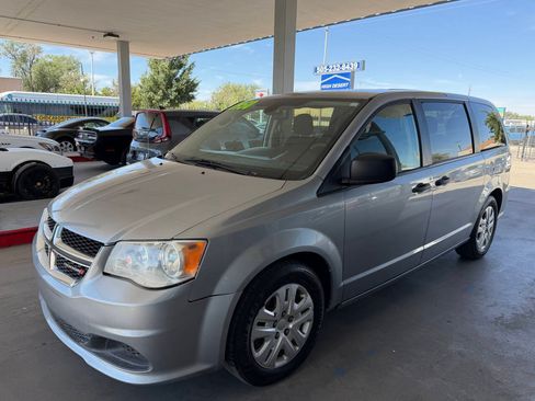 Used 2019 Dodge Grand Caravan SE FWD image 3