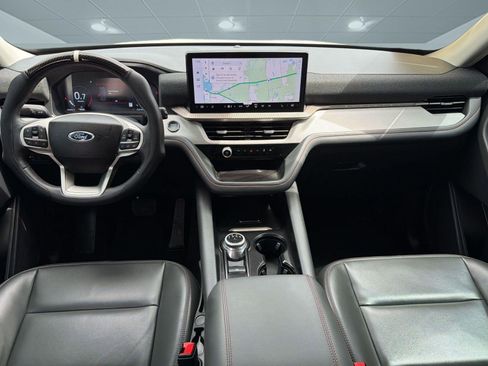 Certified 2025 Ford Explorer Active w/ Active Comfort Package RWD image 15