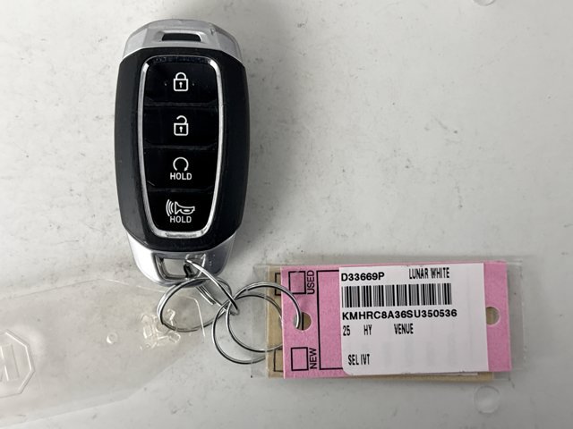 Used 2025 Hyundai Venue SEL FWD image 9