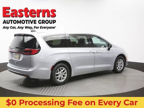 Used 2024 Chrysler Pacifica Touring-L FWD image 42