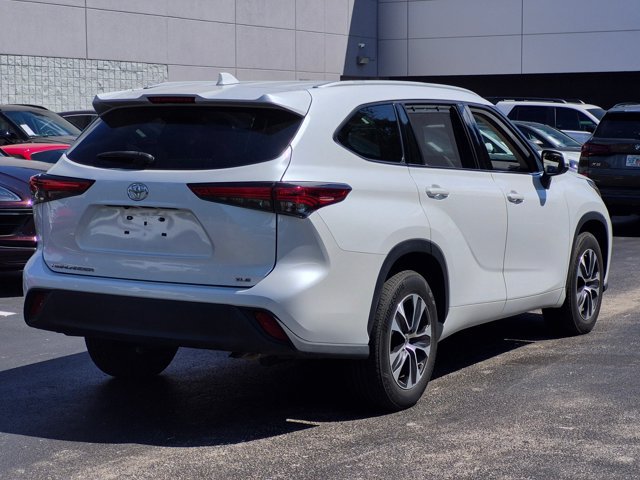 Used 2022 Toyota Highlander XLE FWD image 5