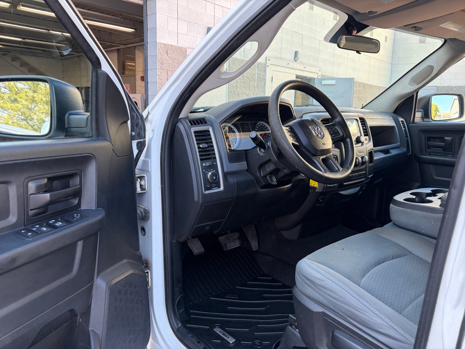 Used 2017 RAM 1500 Express AWD/4WD image 10