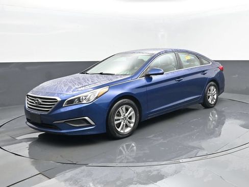 Used 2017 Hyundai Sonata SE FWD image 2