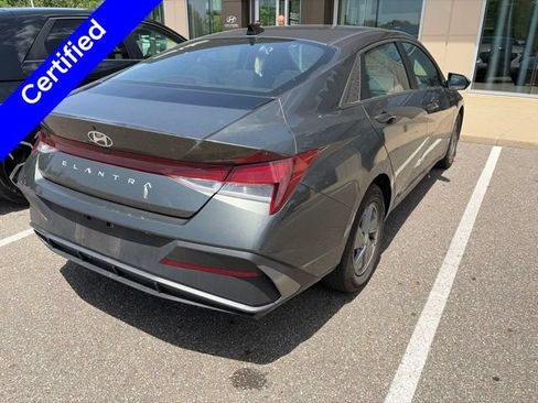 Used 2024 Hyundai Elantra SE FWD image 4