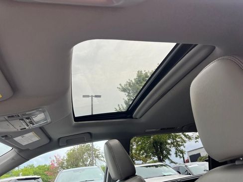 Used 2018 Toyota Highlander XLE AWD/4WD image 37