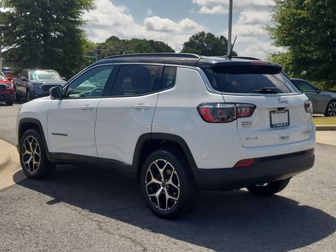 Used 2025 Jeep Compass Limited AWD/4WD image 5