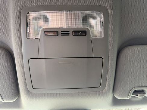 Used 2017 Toyota Highlander Plus image 31