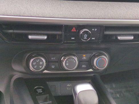 Used 2025 Nissan Kicks SV image 22