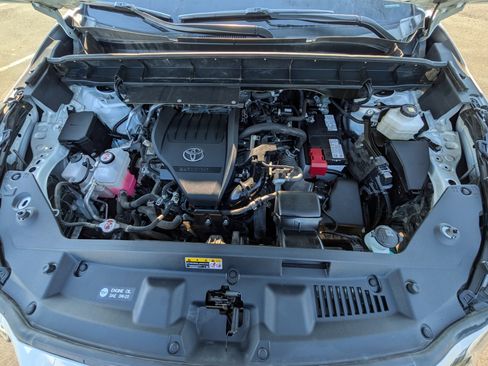 Certified 2023 Toyota Highlander LE image 24