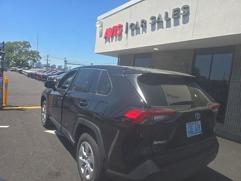 Used 2025 Toyota RAV4 LE AWD/4WD image 6