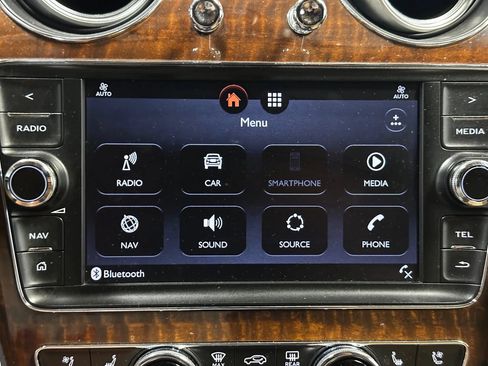 Used 2017 Bentley Bentayga AWD/4WD image 39