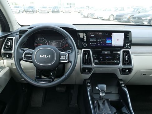 Certified 2023 Kia Sorento EX w/ Panoramic Sunroof Package image 21