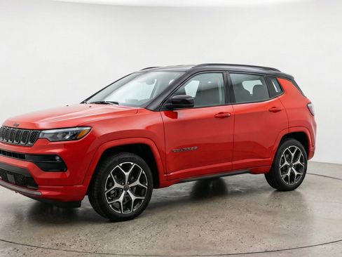 Used 2025 Jeep Compass Limited image 3