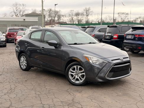 Used 2017 Toyota Yaris iA image 3