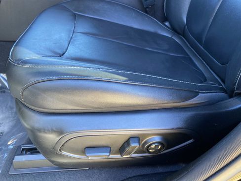 Used 2023 Jeep Grand Cherokee L Limited w/ Black Appearance Package image 21