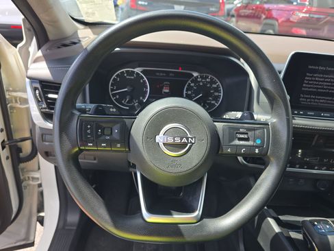 Used 2023 Nissan Rogue SV FWD image 10