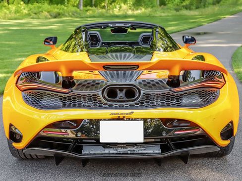 Used 2026 McLaren 750S Spider RWD image 5
