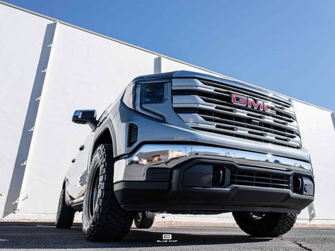 Used 2025 GMC Sierra 1500 SLE w/ X31 Off-Road Package AWD/4WD image 21