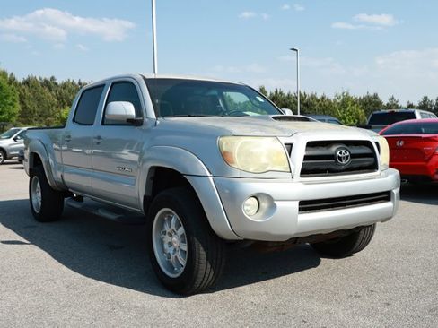 Used 2006 Toyota Tacoma PreRunner RWD image 2