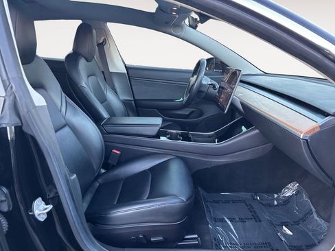 Used 2019 Tesla Model 3 image 10