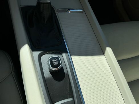 Used 2018 Volvo XC60 T5 Momentum image 24