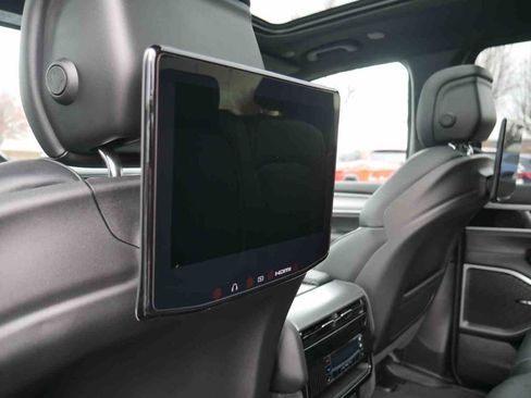 New 2025 Jeep Wagoneer L Series II image 17