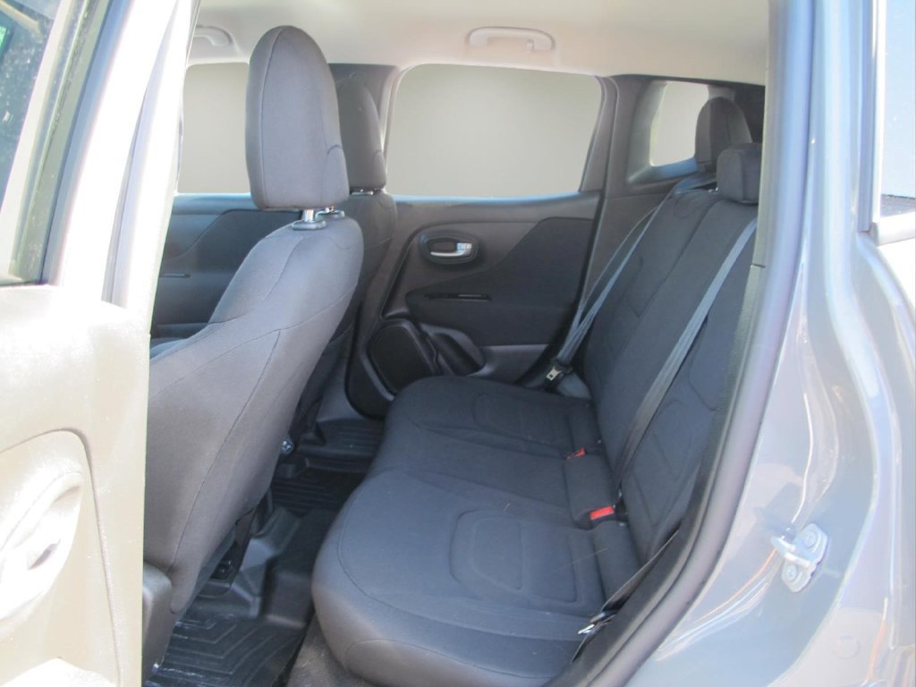 Used 2020 Jeep Renegade Latitude AWD/4WD image 23