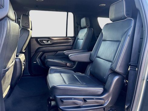 Used 2023 Chevrolet Suburban Premier image 28