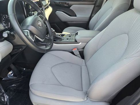 Used 2023 Toyota Highlander LE image 10