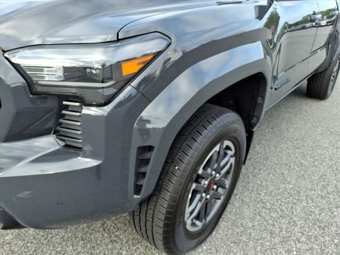 Used 2024 Toyota Tacoma TRD Sport w/ TRD Sport Upgrade Package AWD/4WD image 9