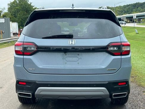 Used 2025 Honda Pilot Touring image 4
