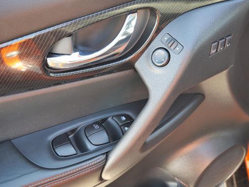 Used 2020 Nissan Rogue SL w/ Premium Package image 19