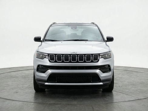 Used 2025 Jeep Compass Limited AWD/4WD image 2