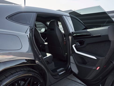 Used 2025 Lamborghini Urus SE image 25