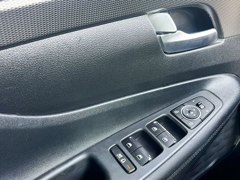 Used 2019 Hyundai Santa Fe SEL image 17