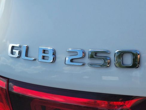 Used 2023 Mercedes-Benz GLB 250 image 8