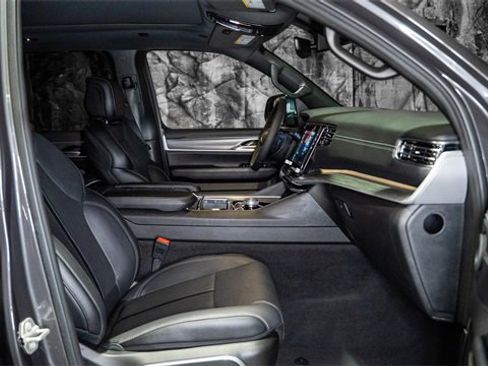 Used 2024 Jeep Wagoneer Series III w/ Premium Group I image 10