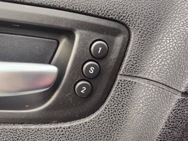 Used 2017 Chrysler 300 S w/ 300S Premium Group AWD/4WD image 24