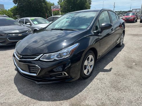 Used 2018 Chevrolet Cruze LS FWD image 3