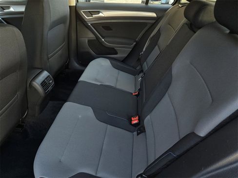 Used 2016 Volkswagen e-Golf SE w/ DC Fast Charging Package image 12