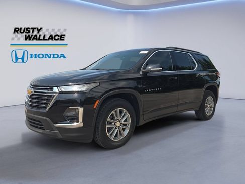 Used 2023 Chevrolet Traverse LT FWD image 1