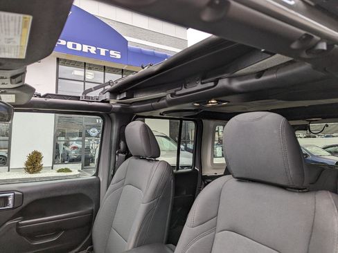 Used 2020 Jeep Wrangler Unlimited Sport image 15