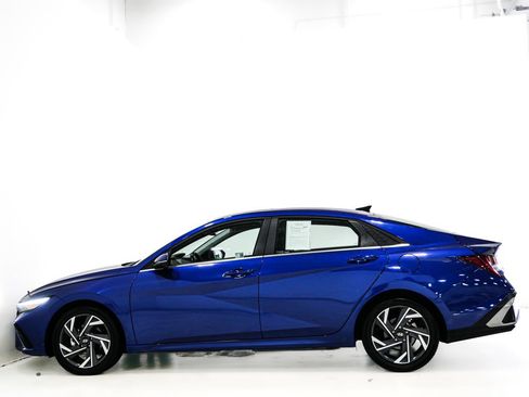Used 2025 Hyundai Elantra Limited FWD image 6