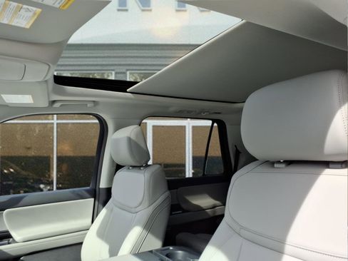 New 2026 Ford Expedition Active image 11