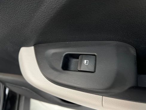 Used 2025 Hyundai Venue SEL FWD image 20