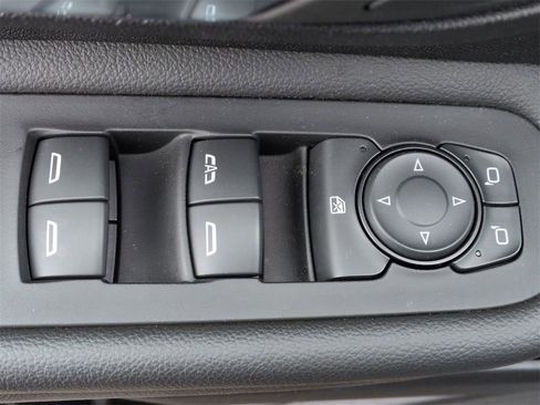 Used 2024 GMC Terrain SLE w/ Driver Convenience Package image 15