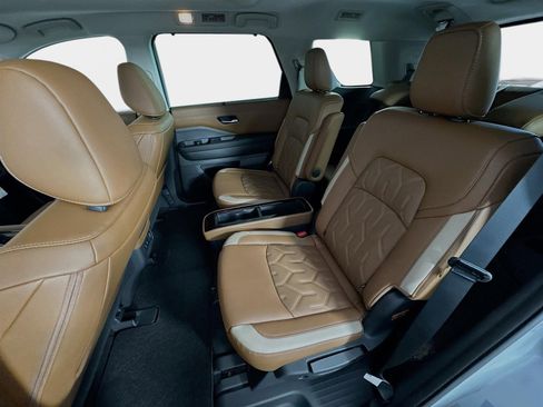 New 2026 Nissan Pathfinder Platinum image 22