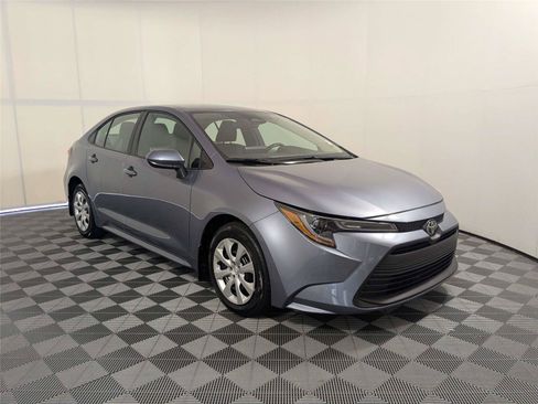Used 2025 Toyota Corolla LE FWD image 4